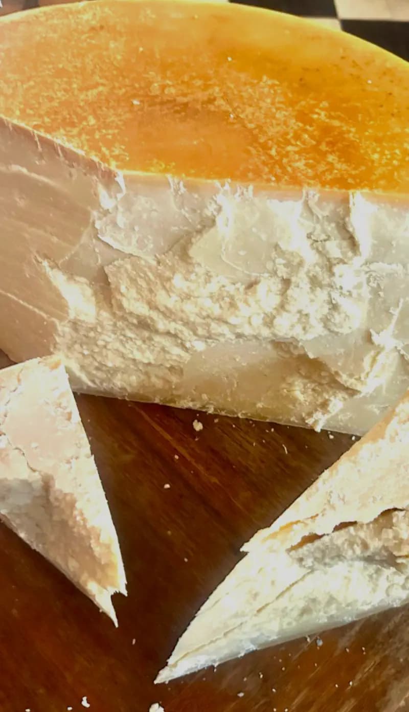 Parmigiano Reggiano coupé